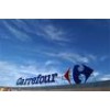 Carrefour przekaza� tornistry pe�ne u�miech�w